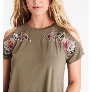 Like New! AE Soft &Sexy cold shoulder top